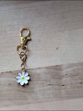 Gold Daisy Charm Keychain with White Enamel Flower
